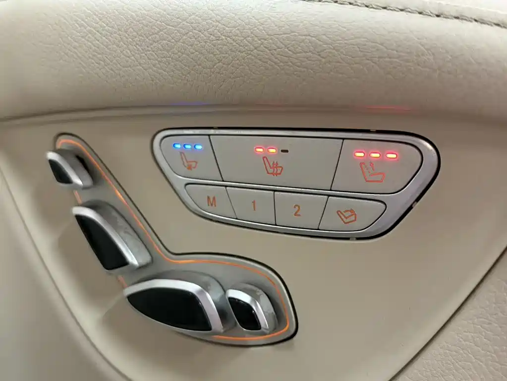 Mercedes-Benz V-Class 2021 — фото 17
