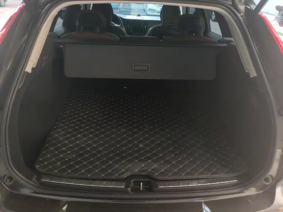Volvo XC60 Plug-In Hybrid 2019 — фото 4