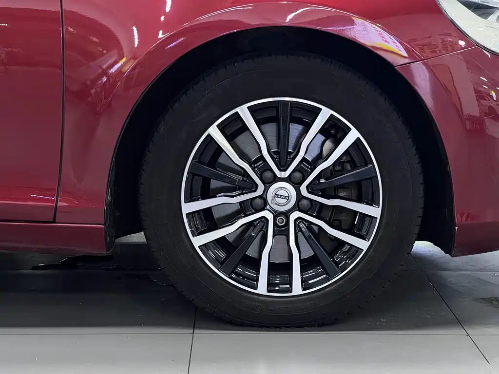 Volvo V40 2016 — фото 13