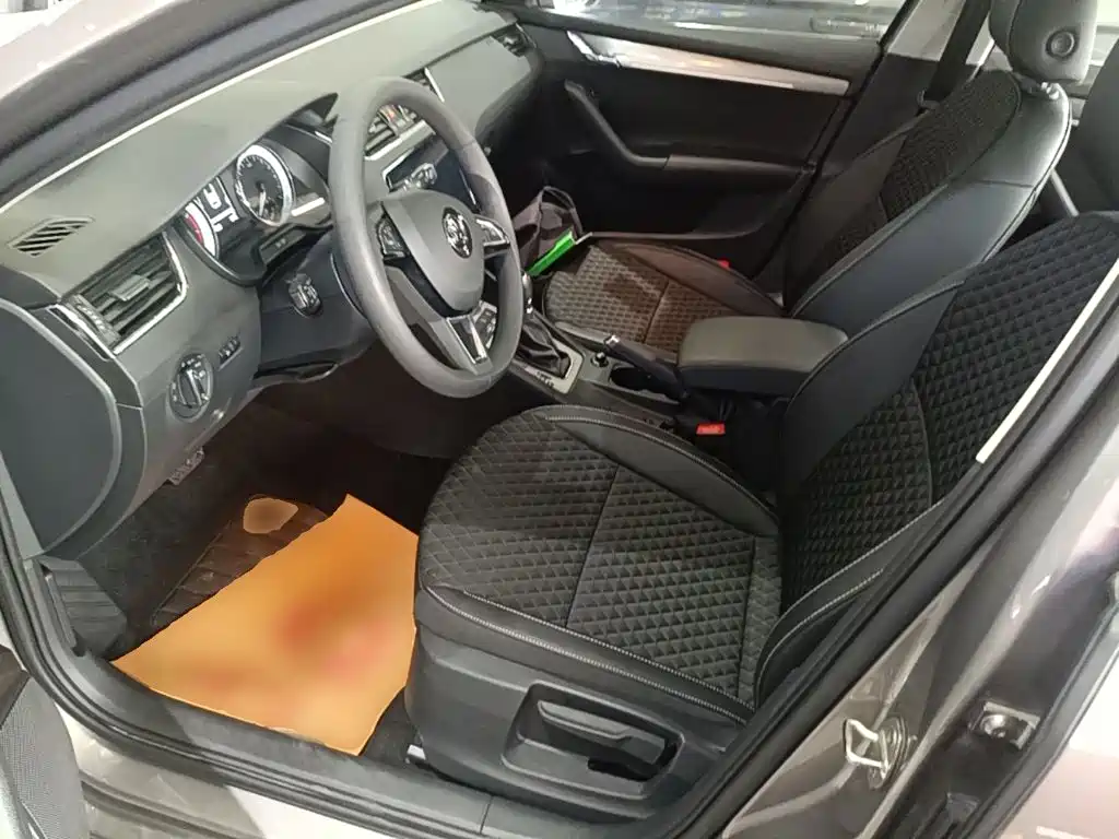 Skoda Octavia 2021 — фото 15