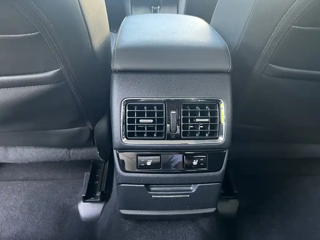 Subaru Legacy 2017 — фото 12