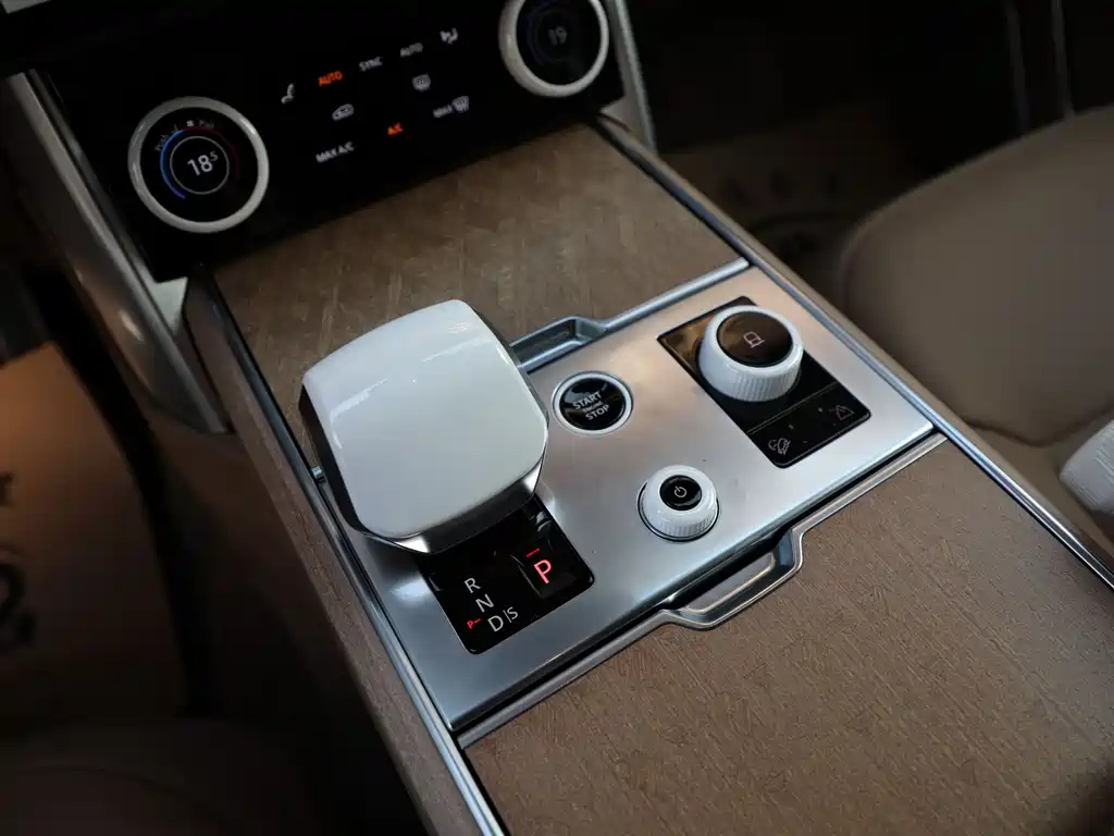 Land Rover Range Rover 2023 — фото 10