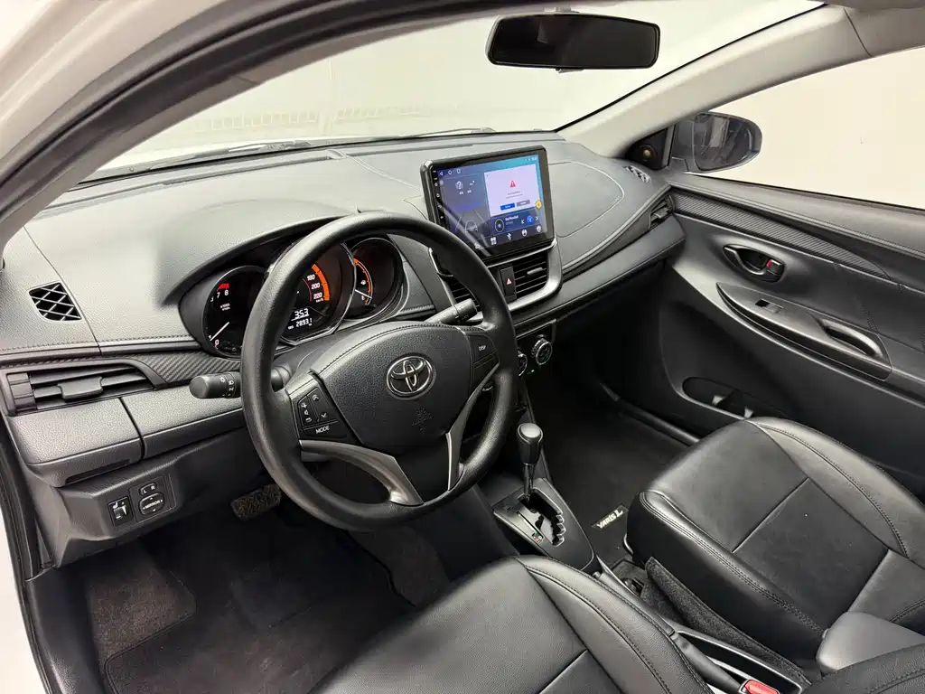 Toyota Yaris L 2023 — фото 9
