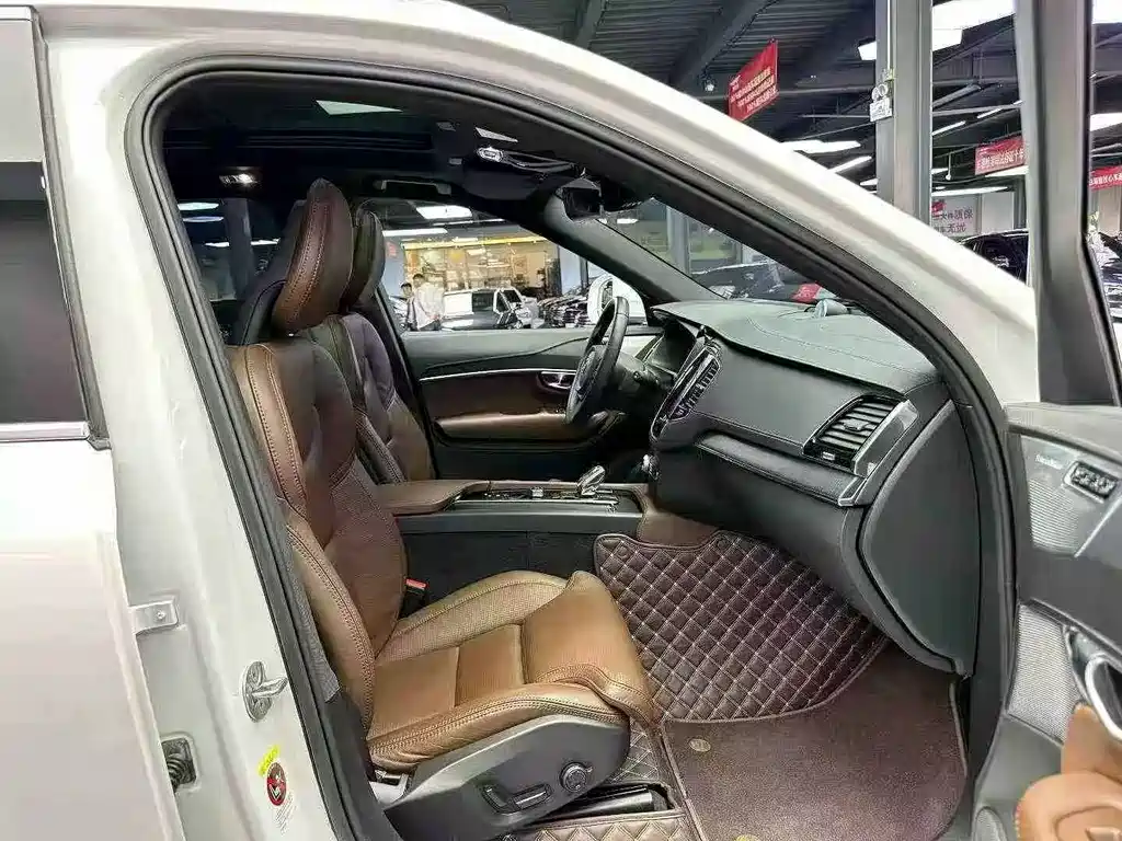 Volvo XC90 2022 — фото 4