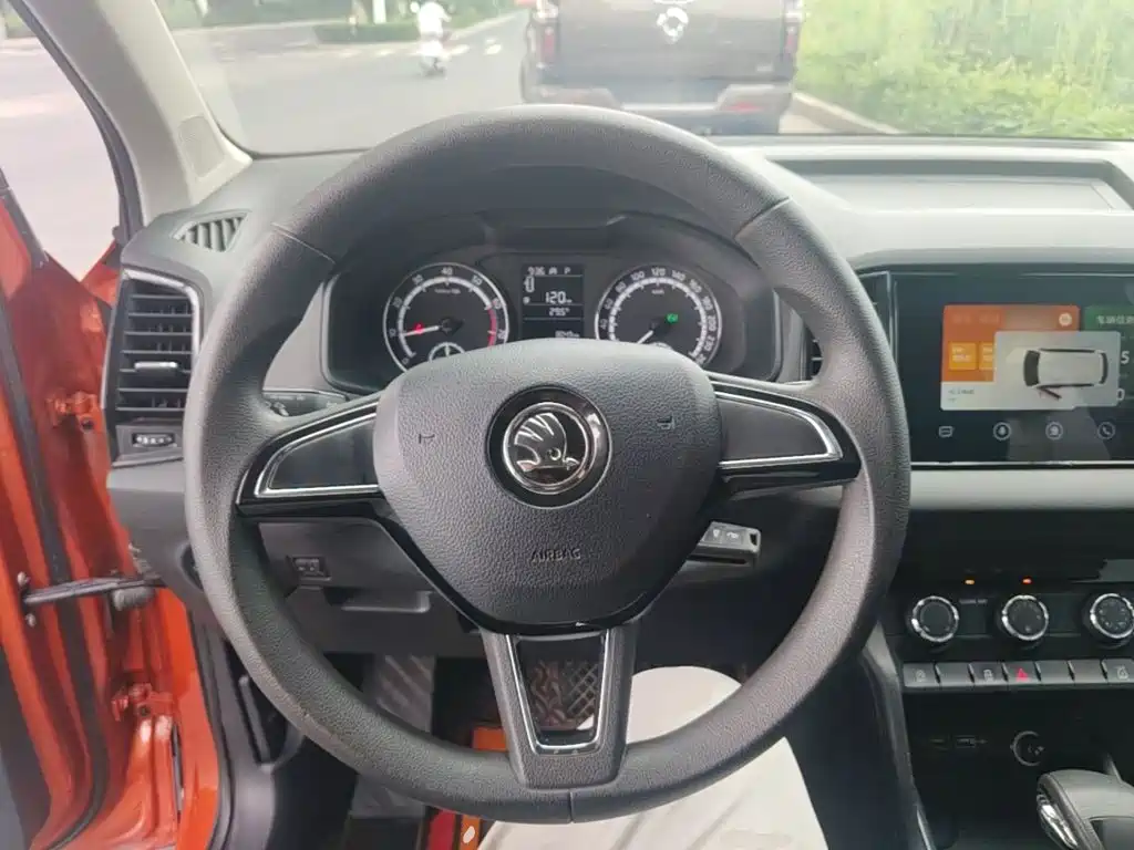 Skoda Karoq 2019 — фото 11