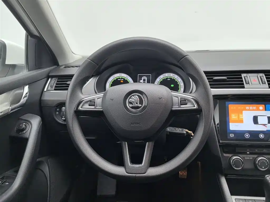 Skoda Octavia 2019 — фото 11