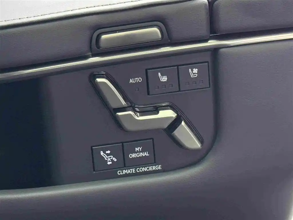 Lexus LM 2024 — фото 13