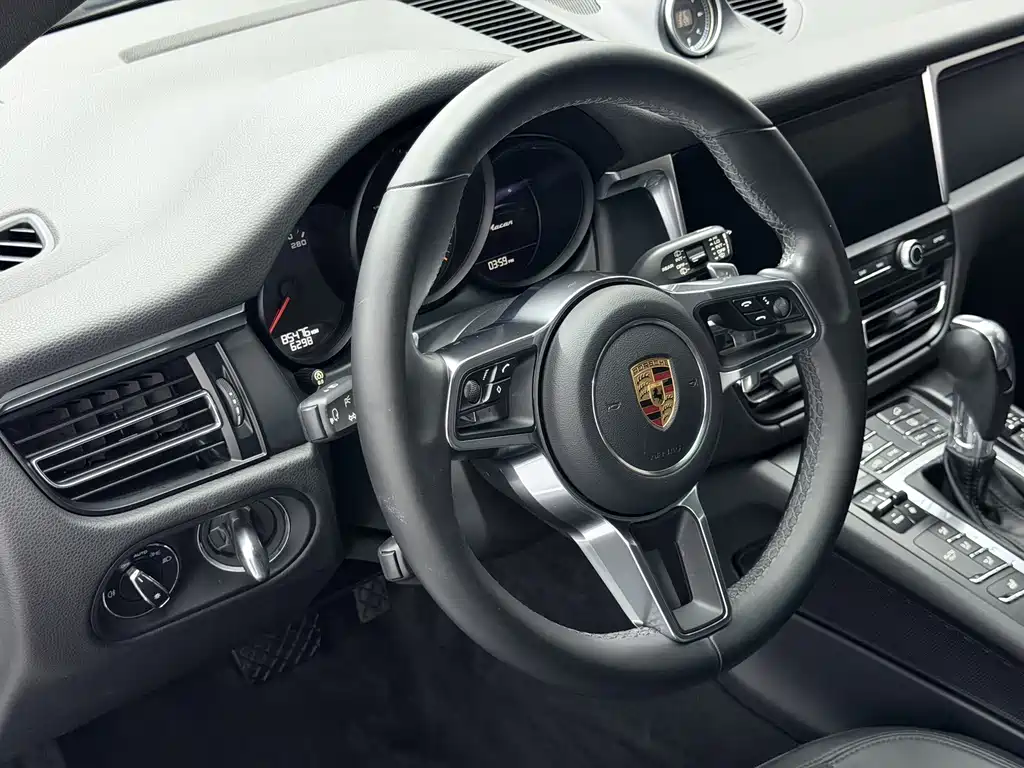 Porsche Macan 2019 — фото 42