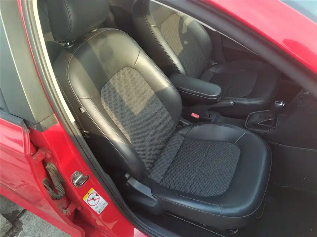 Skoda Rapid Spaceback 2014 — фото 25