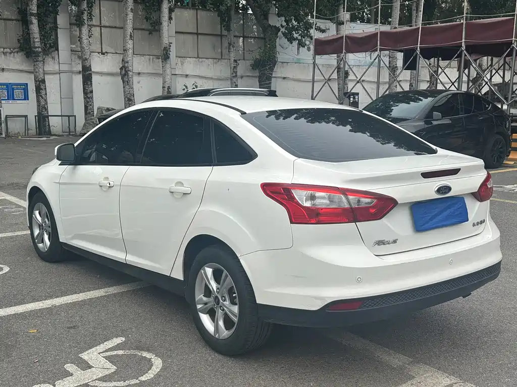 Ford Focus 2015 — фото 4