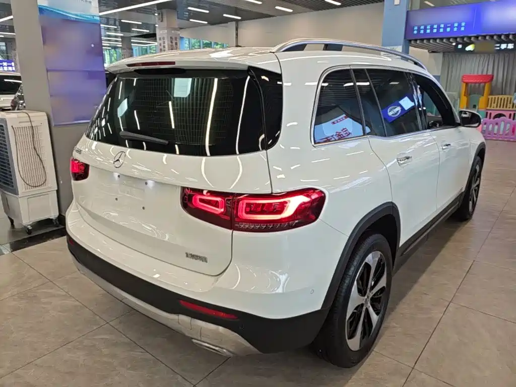 Mercedes-Benz GLB 2023