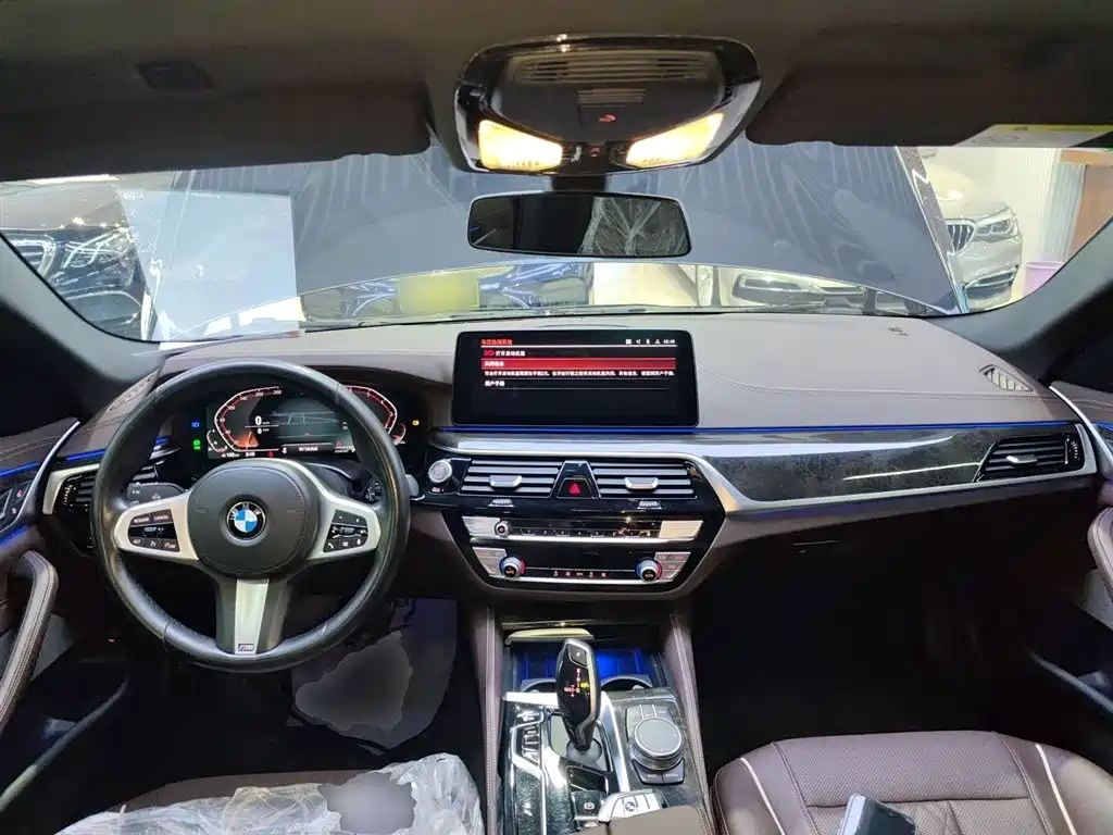 BMW 5 Series 2021 — фото 10