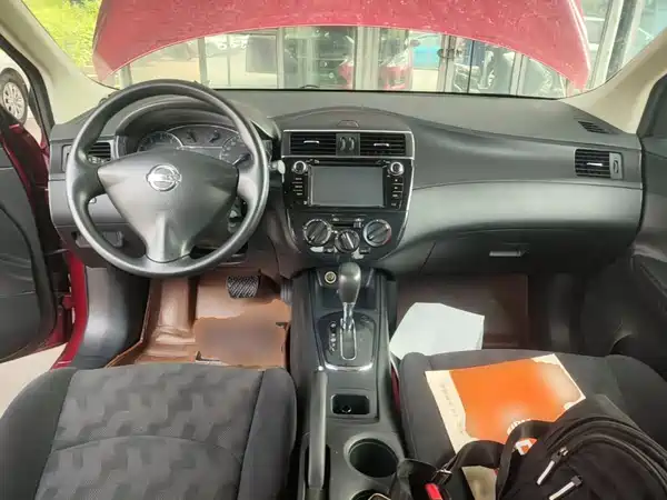 Nissan Tiida 2015