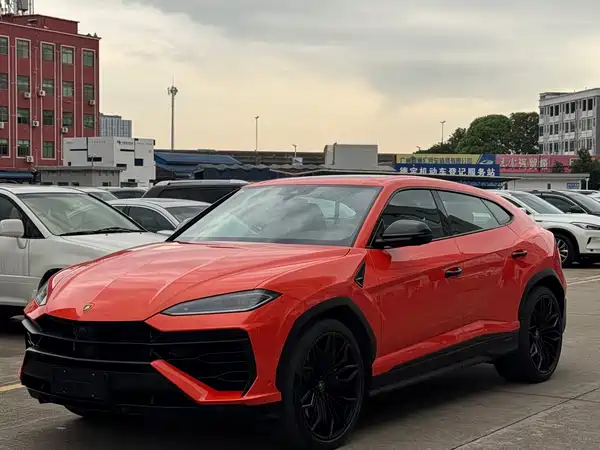 Lamborghini Urus SE 2025