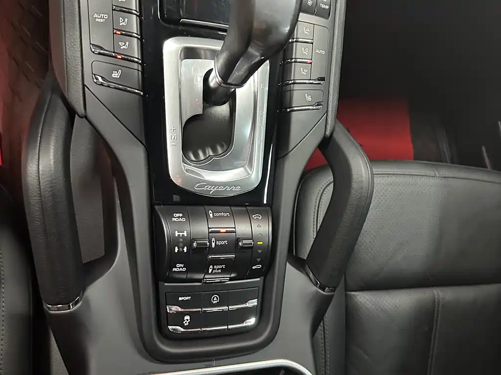 Porsche Cayenne 2016 — фото 13