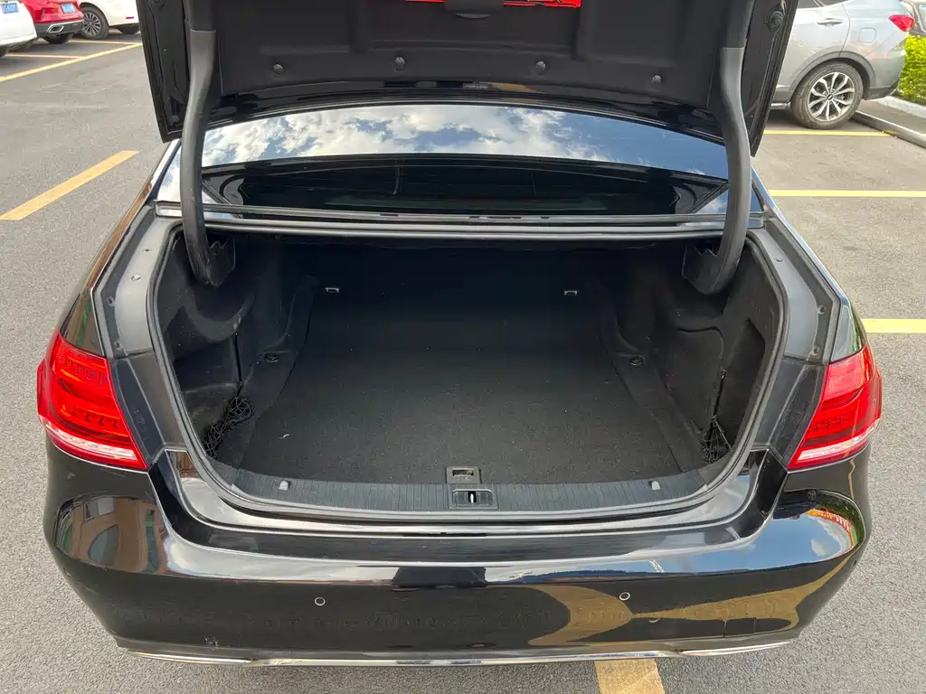 Mercedes-Benz E-Class 2015 — фото 27