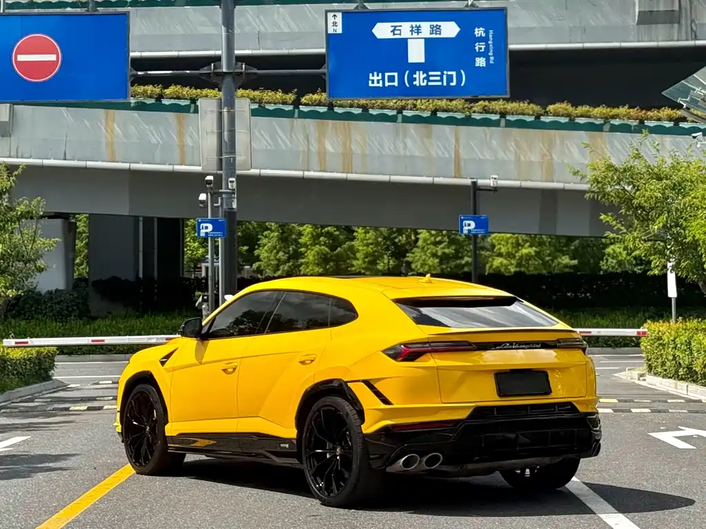Lamborghini Urus 2023 — фото 9