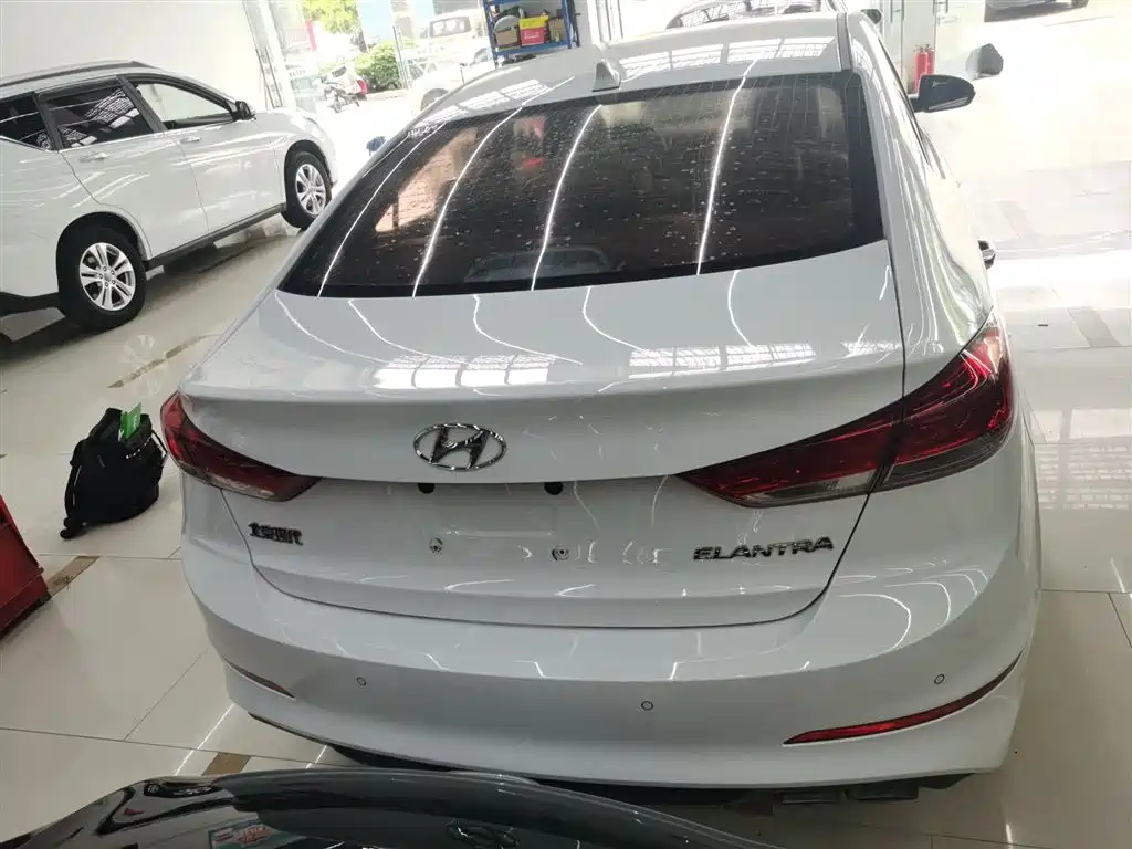 Hyundai Elantra 2019 — фото 4