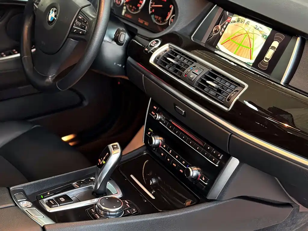 BMW 5 Series GT 2016 — фото 13