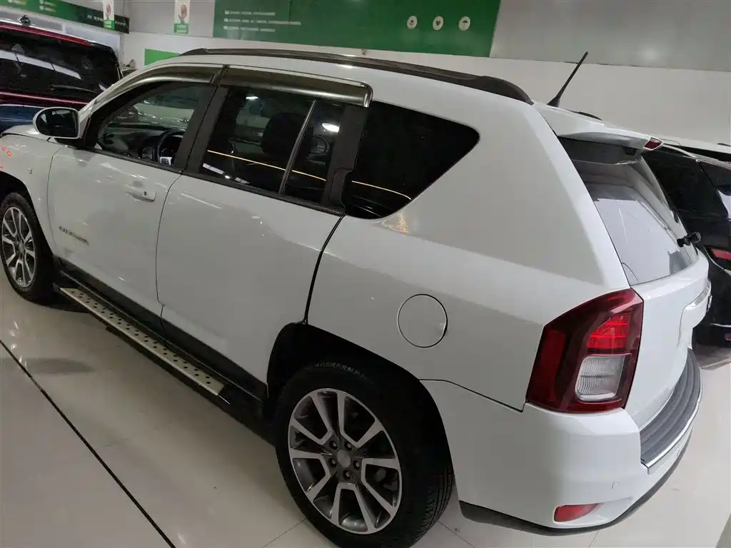 Jeep Compass 2015 — фото 5