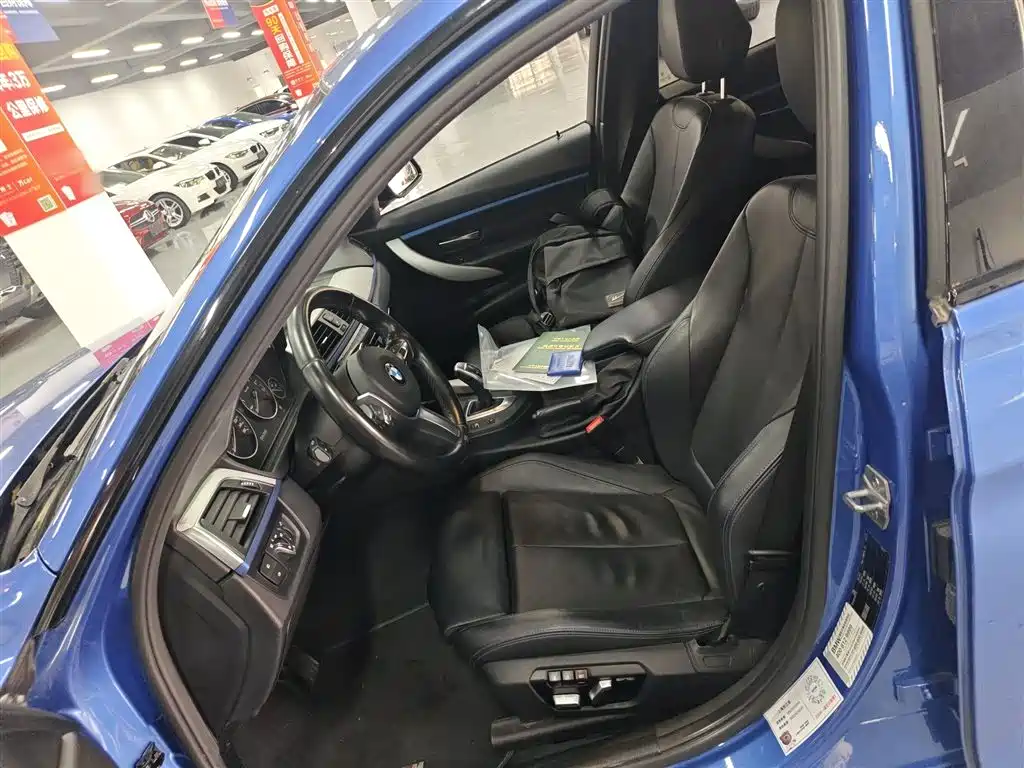 BMW 3 Series 2018 — фото 15