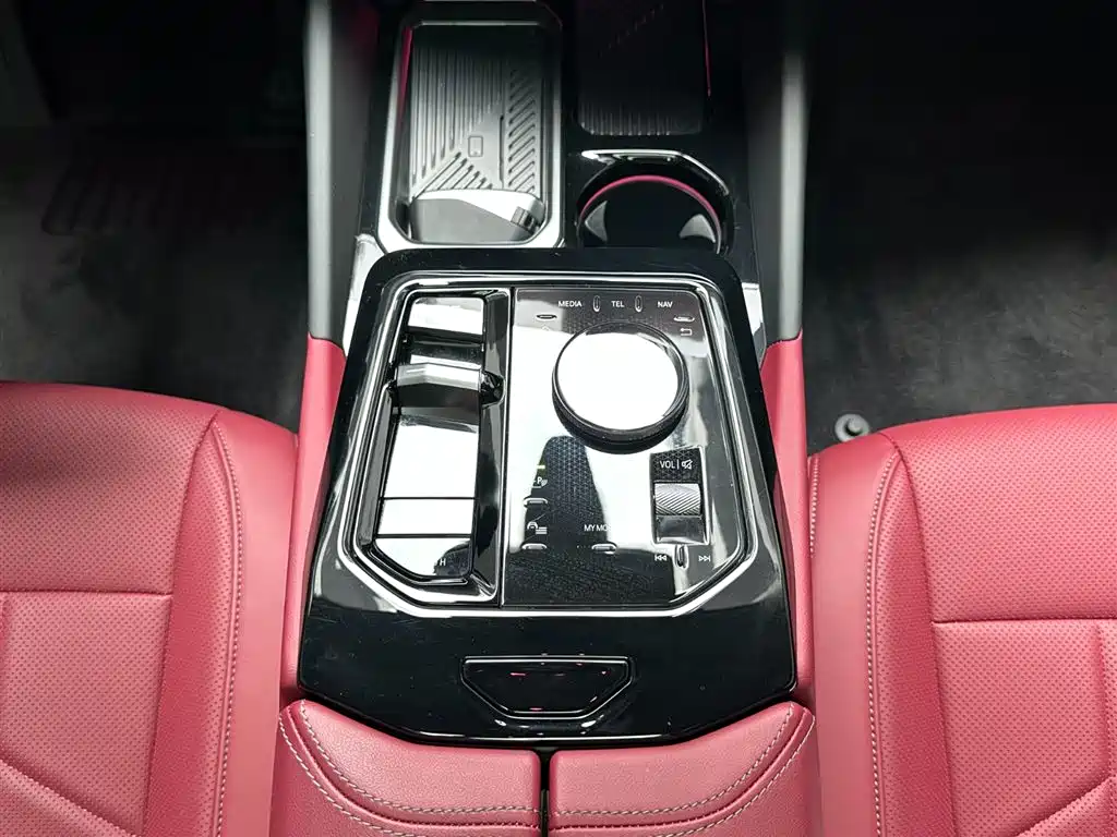 BMW 5 Series 2025 — фото 15