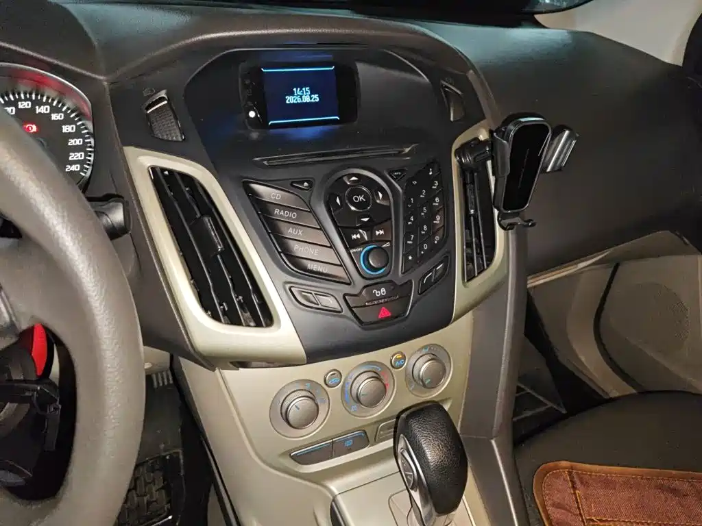 Ford Focus 2014 — фото 14