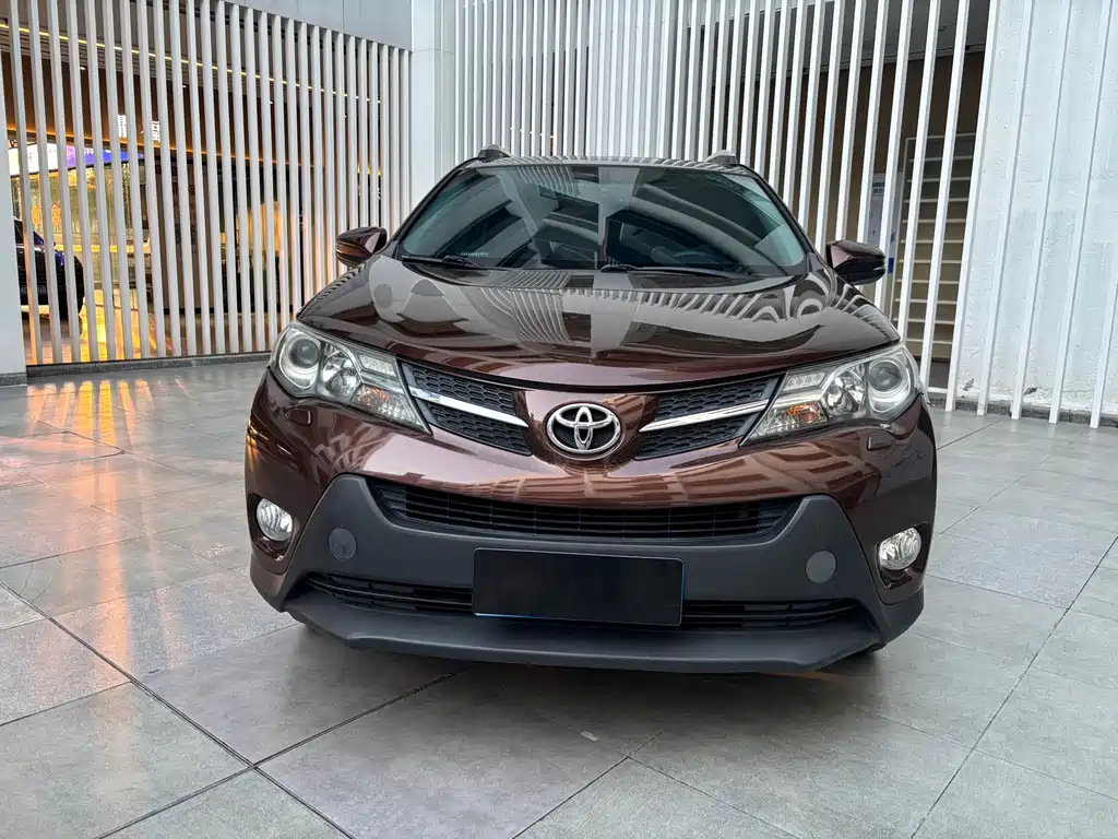 Toyota RAV4 2014 — фото 2