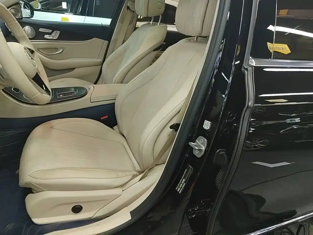 Mercedes-Benz E-Class 2020 — фото 15