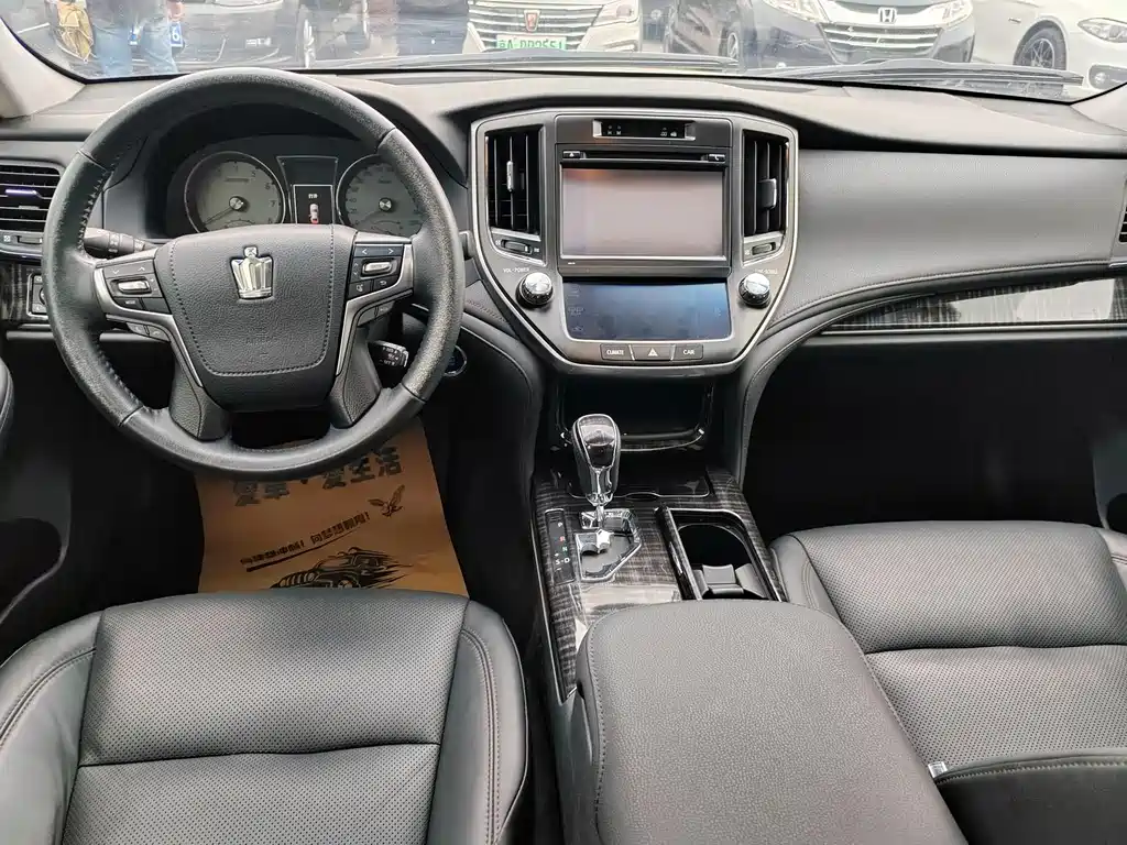 Toyota Crown 2015 — фото 13