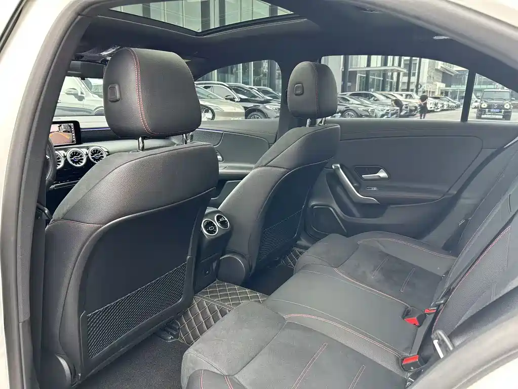 Mercedes-Benz A-Class 2024 — фото 12