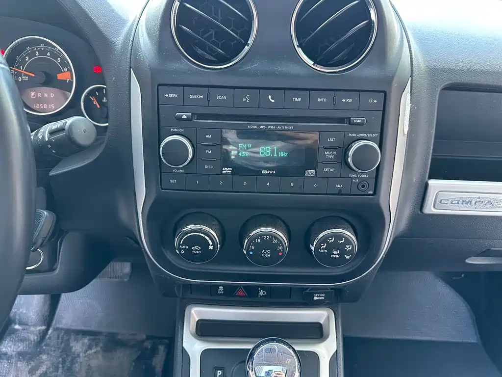 Jeep Compass 2015 — фото 17