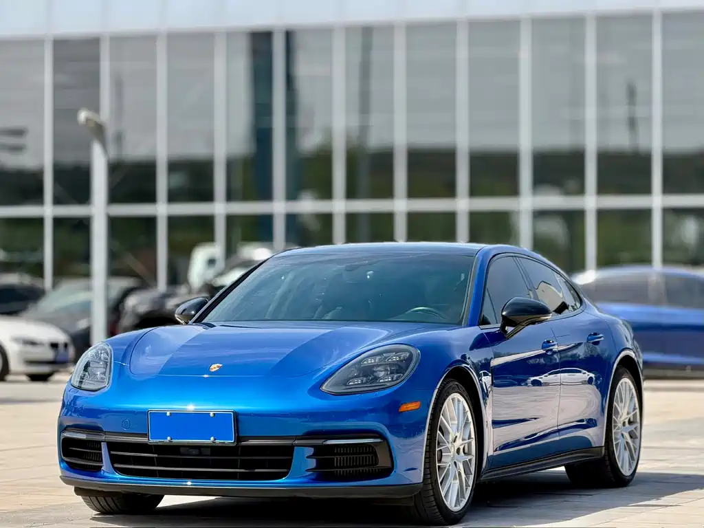 Porsche Panamera 2019 — фото 1