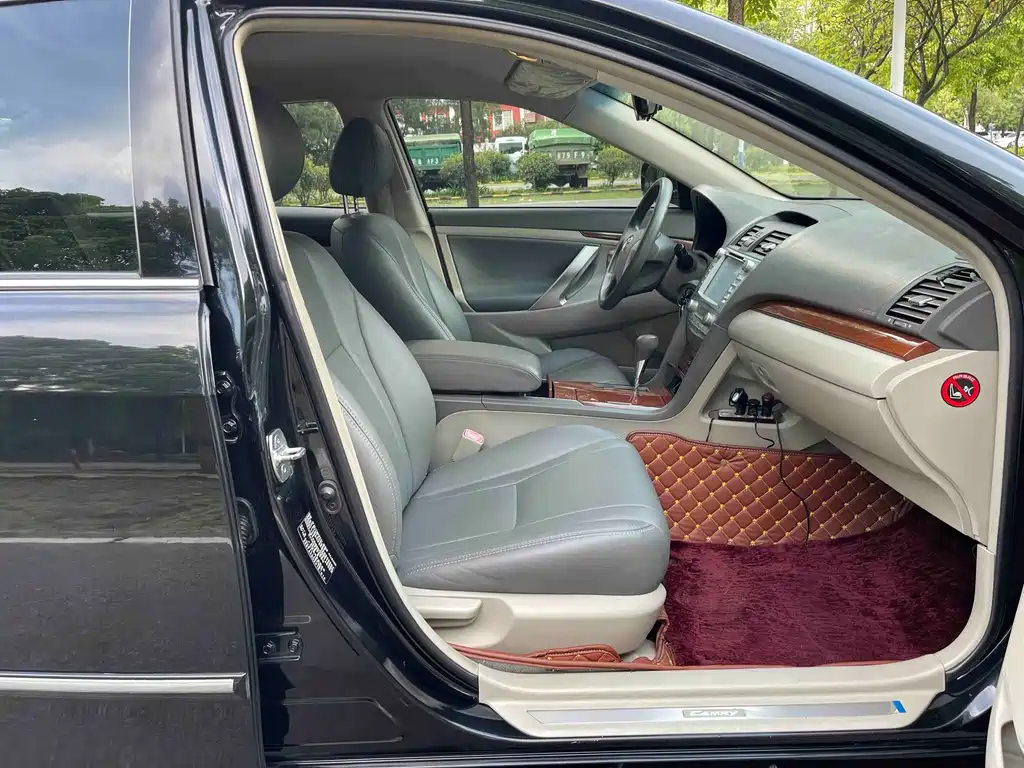 Toyota Camry 2014 — фото 10