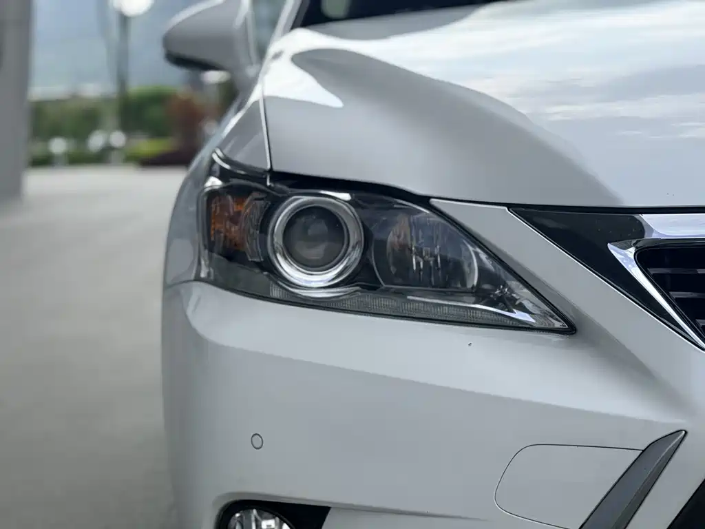 Lexus CT 2017 — фото 10