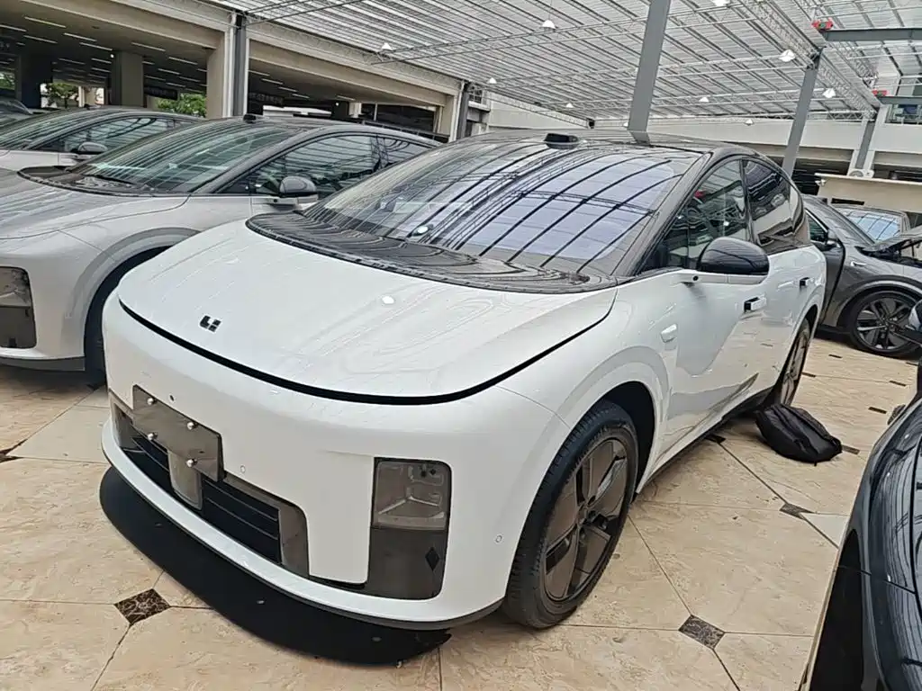 Li Auto i8 2025