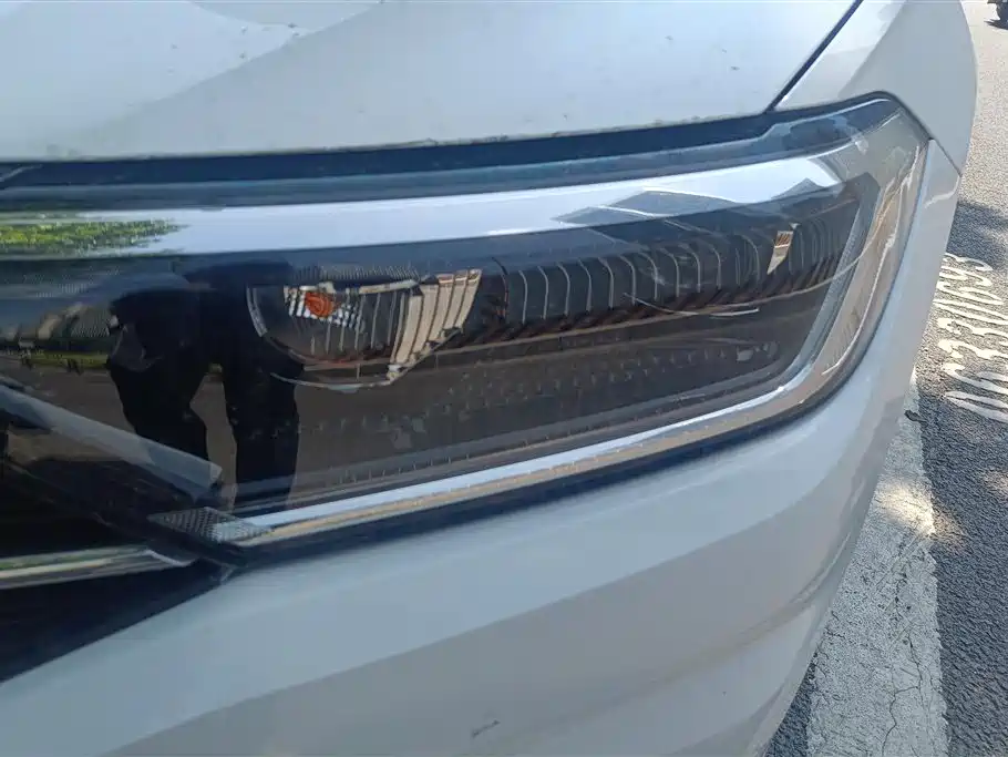 Volkswagen Sagitar 2020