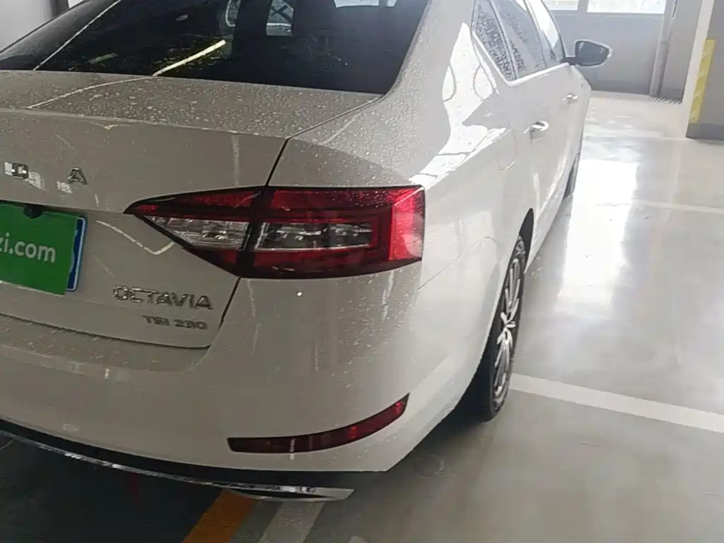 Skoda Octavia 2021 — фото 8