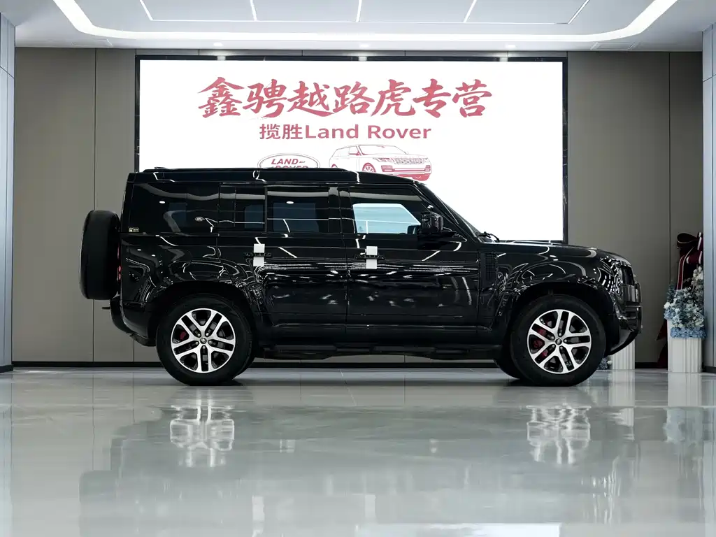 Land Rover Defender 2023
