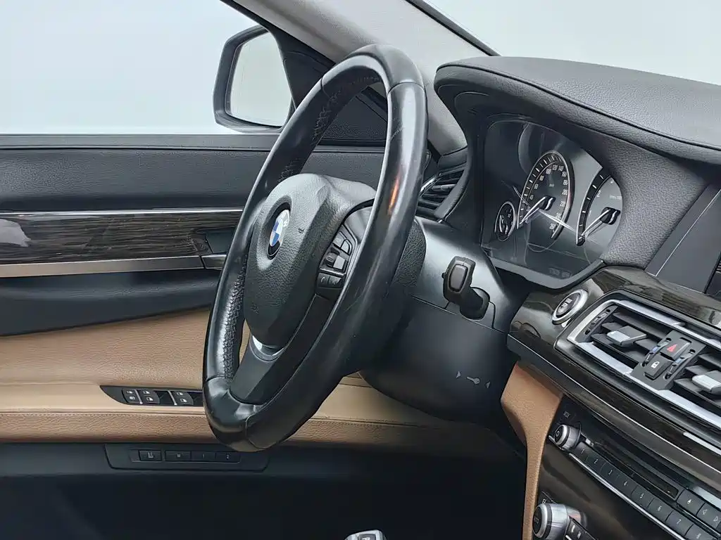 BMW 7 Series 2015 — фото 22