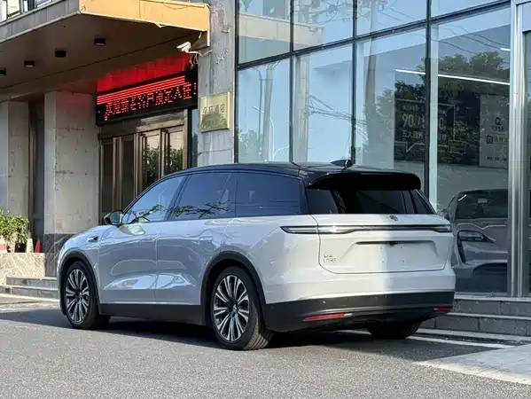 NIO ES8 2024