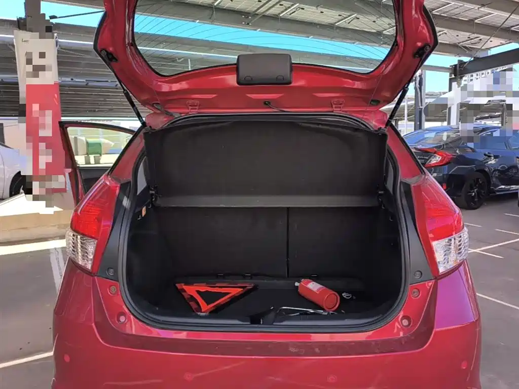 Toyota Yaris L 2015 — фото 19