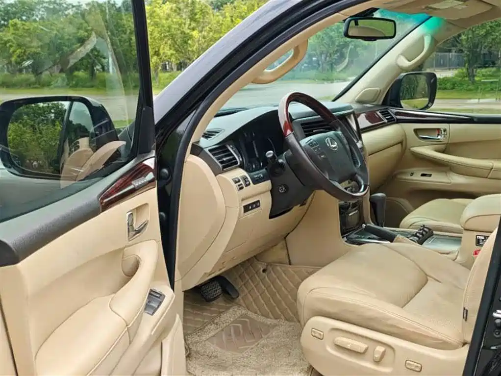 Lexus LX 2008