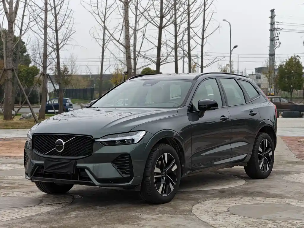 Volvo XC60 2025 — фото 3