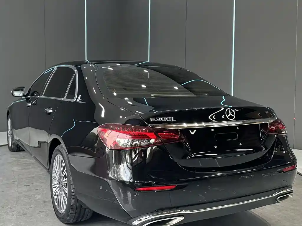 Mercedes-Benz E-Class 2023 — фото 8