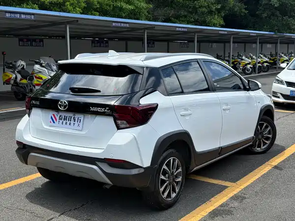 Toyota Yaris L 2022