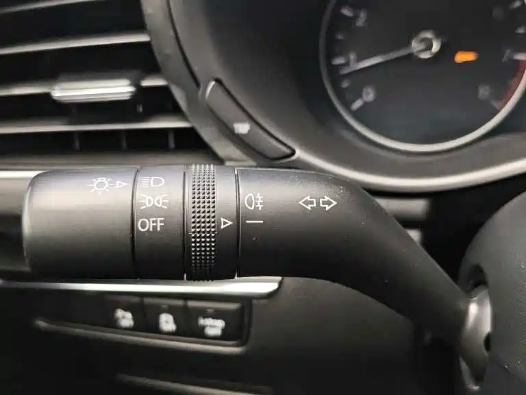Mazda 3 Axela 2019 — фото 13