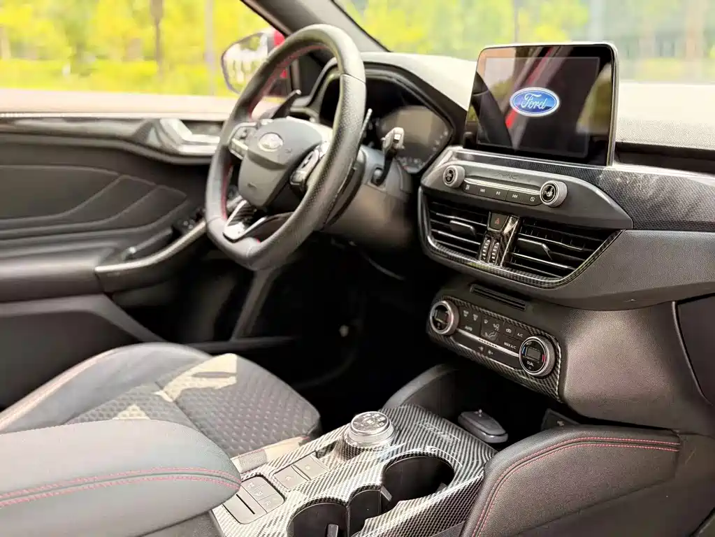 Ford Focus 2020 — фото 10