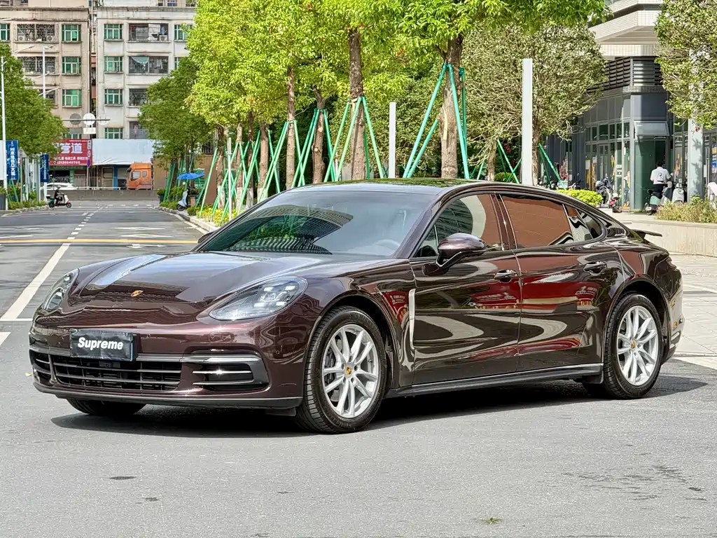 Porsche Panamera 2018 — фото 1