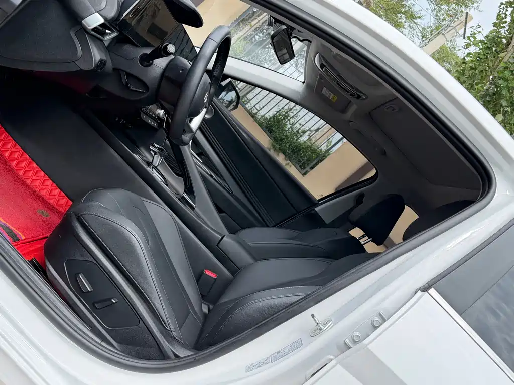 Hyundai Elantra 2023 — фото 12